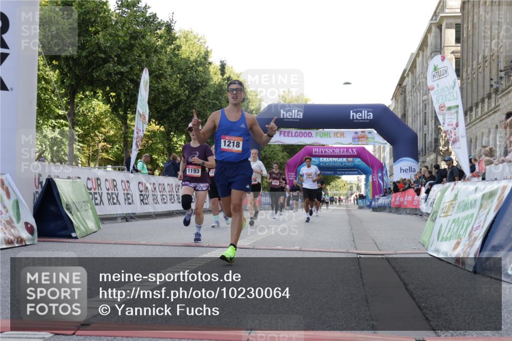 06.09.2026 - CURREX Alsterlauf Yannick Fuchs http://msf.ph/oto/10230064 06.09.2026 11:52:01 Ziel 1085, 1108, 1152, 1193, 1200, 1218, 1240, 1303, 1327, 8138, 8236, 8325, 8326 meine-sportfotos.de
