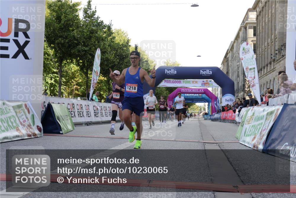 06.09.2026 - CURREX Alsterlauf Yannick Fuchs http://msf.ph/oto/10230065 06.09.2026 11:52:01 Ziel 1085, 1108, 1152, 1193, 1200, 1218, 1240, 1303, 1327, 8138, 8236, 8325, 8326 meine-sportfotos.de