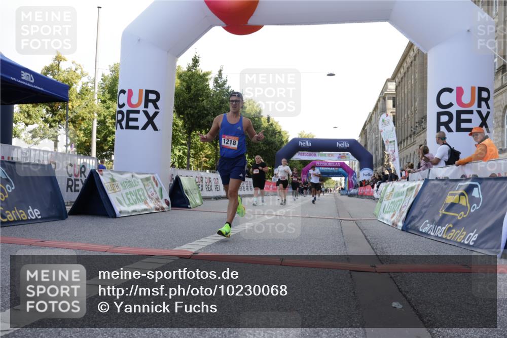 06.09.2026 - CURREX Alsterlauf Yannick Fuchs http://msf.ph/oto/10230068 06.09.2026 11:52:01 Ziel 1085, 1108, 1152, 1193, 1200, 1218, 1240, 1303, 1327, 8138, 8236, 8325, 8326 meine-sportfotos.de
