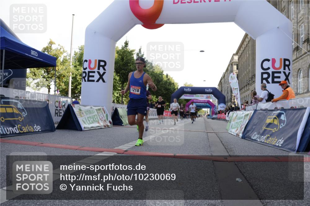 06.09.2026 - CURREX Alsterlauf Yannick Fuchs http://msf.ph/oto/10230069 06.09.2026 11:52:02 Ziel 1085, 1108, 1193, 1200, 1218, 1240, 1261, 1279, 1303, 1327, 8138, 8236, 8325, 8326 meine-sportfotos.de