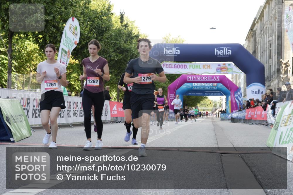 06.09.2026 - CURREX Alsterlauf Yannick Fuchs http://msf.ph/oto/10230079 06.09.2026 11:52:07 Ziel 1085, 1108, 1154, 1193, 1210, 1218, 1261, 1262, 1279, 1330, 8138 meine-sportfotos.de