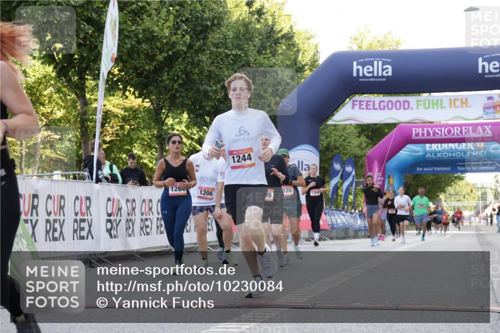 06.09.2026 - CURREX Alsterlauf Yannick Fuchs http://msf.ph/oto/10230084 06.09.2026 11:52:13 Ziel 1120, 1154, 1205, 1206, 1210, 1215, 1244, 1261, 1262, 1279, 1330 meine-sportfotos.de