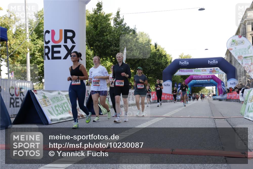 06.09.2026 - CURREX Alsterlauf Yannick Fuchs http://msf.ph/oto/10230087 06.09.2026 11:52:17 Ziel 1059, 1120, 1186, 1205, 1206, 1210, 1215, 1244, 1266, 1304, 1330 meine-sportfotos.de