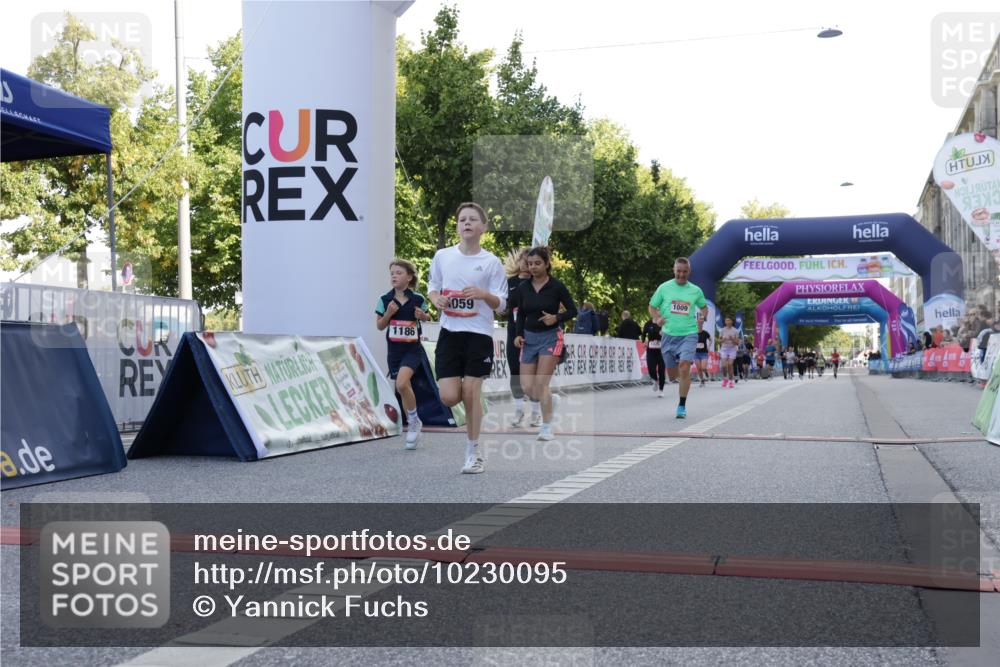 06.09.2026 - CURREX Alsterlauf Yannick Fuchs http://msf.ph/oto/10230095 06.09.2026 11:52:22 Ziel 1009, 1020, 1059, 1120, 1186, 1205, 1206, 1215, 1266, 1304 meine-sportfotos.de
