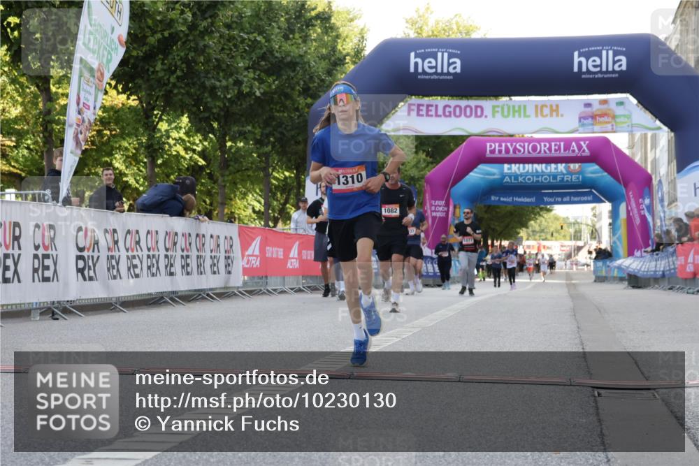 06.09.2026 - CURREX Alsterlauf Yannick Fuchs http://msf.ph/oto/10230130 06.09.2026 11:52:41 Ziel 1007, 1082, 1310, 8028, 8269, 8270 meine-sportfotos.de