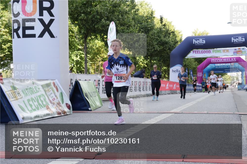06.09.2026 - CURREX Alsterlauf Yannick Fuchs http://msf.ph/oto/10230161 06.09.2026 11:52:58 Ziel 1001, 1061, 1184, 1283, 1293, 1340, 4802, 8016, 8137, 8300 meine-sportfotos.de