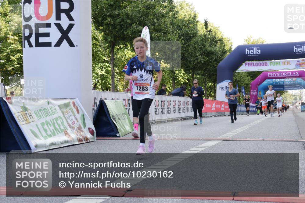 06.09.2026 - CURREX Alsterlauf Yannick Fuchs http://msf.ph/oto/10230162 06.09.2026 11:52:58 Ziel 1001, 1061, 1184, 1283, 1293, 1340, 4802, 8016, 8137, 8300 meine-sportfotos.de