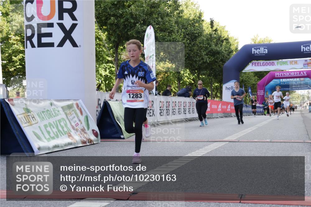 06.09.2026 - CURREX Alsterlauf Yannick Fuchs http://msf.ph/oto/10230163 06.09.2026 11:52:59 Ziel 1001, 1040, 1061, 1184, 1283, 1293, 4802, 8016, 8300 meine-sportfotos.de