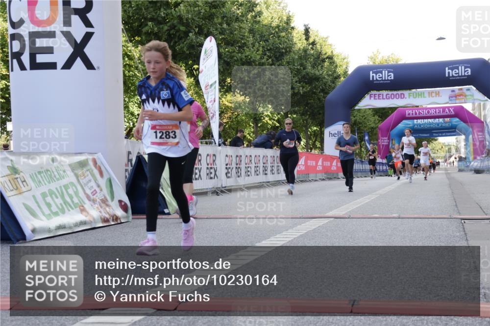 06.09.2026 - CURREX Alsterlauf Yannick Fuchs http://msf.ph/oto/10230164 06.09.2026 11:52:59 Ziel 1001, 1040, 1061, 1184, 1283, 1293, 4802, 8016, 8300 meine-sportfotos.de