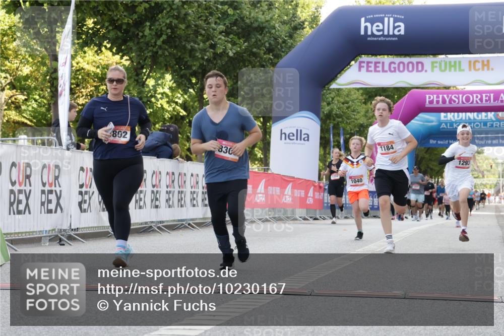 06.09.2026 - CURREX Alsterlauf Yannick Fuchs http://msf.ph/oto/10230167 06.09.2026 11:53:01 Ziel 1001, 1040, 1184, 1283, 1293, 4802, 8016, 8300 meine-sportfotos.de