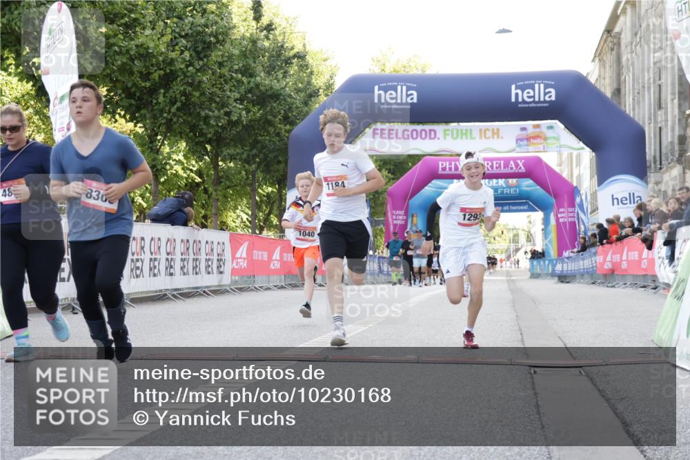 06.09.2026 - CURREX Alsterlauf Yannick Fuchs http://msf.ph/oto/10230168 06.09.2026 11:53:02 Ziel 1001, 1040, 1184, 1283, 1293, 4802, 8155, 8300 meine-sportfotos.de