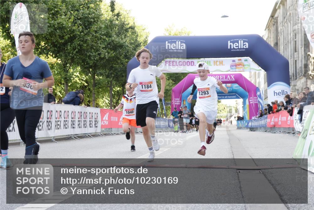 06.09.2026 - CURREX Alsterlauf Yannick Fuchs http://msf.ph/oto/10230169 06.09.2026 11:53:02 Ziel 1001, 1040, 1184, 1283, 1293, 4802, 8155, 8300 meine-sportfotos.de