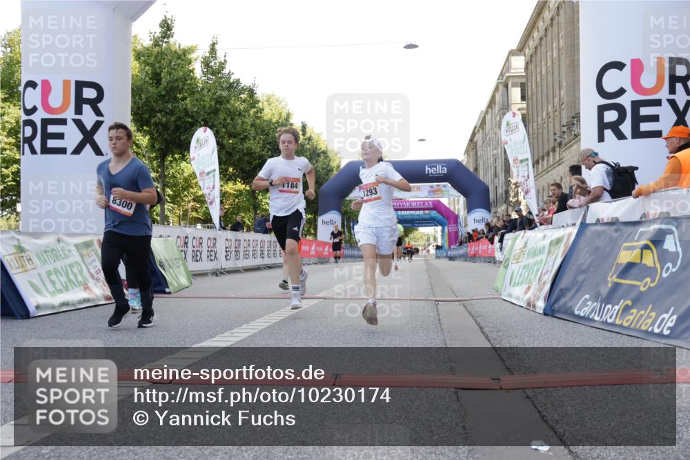 06.09.2026 - CURREX Alsterlauf Yannick Fuchs http://msf.ph/oto/10230174 06.09.2026 11:53:03 Ziel 1001, 1040, 1184, 1283, 1293, 4802, 8155, 8300 meine-sportfotos.de