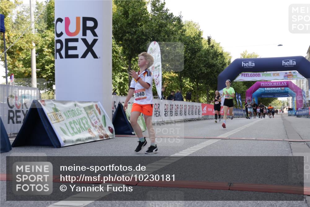 06.09.2026 - CURREX Alsterlauf Yannick Fuchs http://msf.ph/oto/10230181 06.09.2026 11:53:05 Ziel 1001, 1040, 1184, 1202, 1283, 1293, 4802, 8155, 8300 meine-sportfotos.de