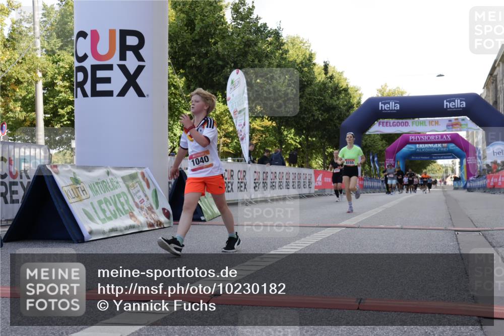 06.09.2026 - CURREX Alsterlauf Yannick Fuchs http://msf.ph/oto/10230182 06.09.2026 11:53:05 Ziel 1001, 1040, 1184, 1202, 1283, 1293, 4802, 8155, 8300 meine-sportfotos.de