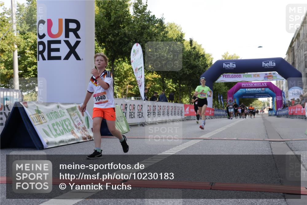 06.09.2026 - CURREX Alsterlauf Yannick Fuchs http://msf.ph/oto/10230183 06.09.2026 11:53:06 Ziel 1001, 1040, 1184, 1202, 1293, 4802, 8155, 8300 meine-sportfotos.de