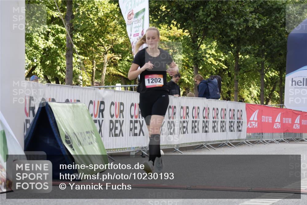 06.09.2026 - CURREX Alsterlauf Yannick Fuchs http://msf.ph/oto/10230193 06.09.2026 11:53:09 Ziel 1040, 1184, 1202, 1293, 4802, 8155, 8300 meine-sportfotos.de