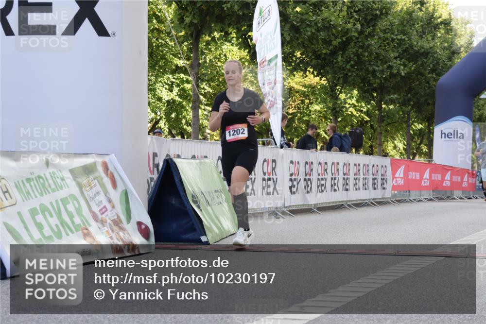 06.09.2026 - CURREX Alsterlauf Yannick Fuchs http://msf.ph/oto/10230197 06.09.2026 11:53:10 Ziel 1040, 1184, 1202, 1293, 4802, 8155 meine-sportfotos.de