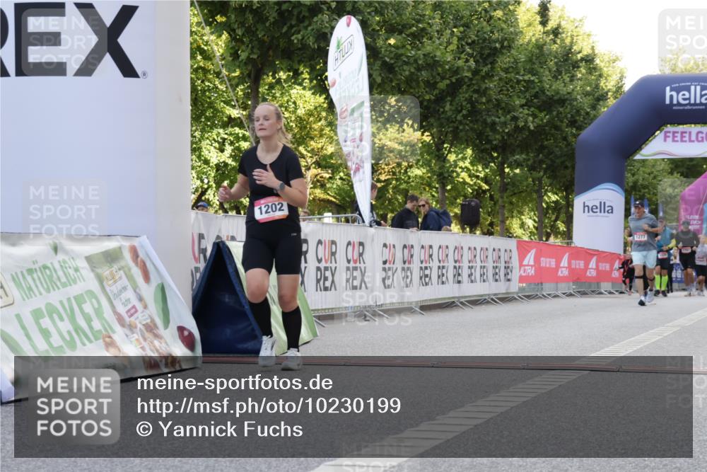 06.09.2026 - CURREX Alsterlauf Yannick Fuchs http://msf.ph/oto/10230199 06.09.2026 11:53:10 Ziel 1040, 1184, 1202, 1293, 4802, 8155 meine-sportfotos.de