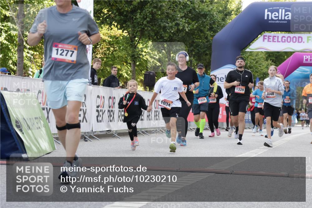 06.09.2026 - CURREX Alsterlauf Yannick Fuchs http://msf.ph/oto/10230210 06.09.2026 11:53:17 Ziel 1034, 1096, 1114, 1115, 1202, 1317, 1329, 8048 meine-sportfotos.de