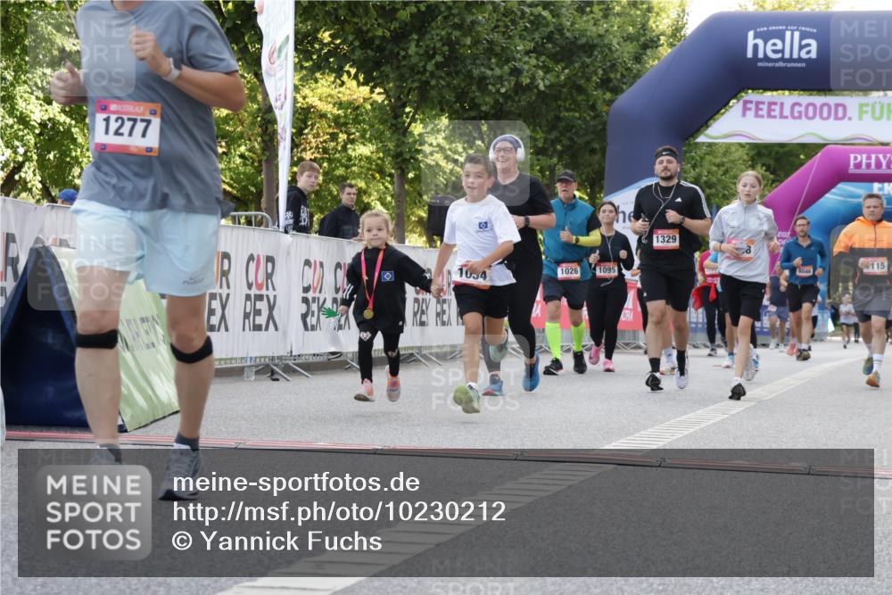 06.09.2026 - CURREX Alsterlauf Yannick Fuchs http://msf.ph/oto/10230212 06.09.2026 11:53:18 Ziel 1034, 1096, 1114, 1115, 1317, 1329, 8048 meine-sportfotos.de