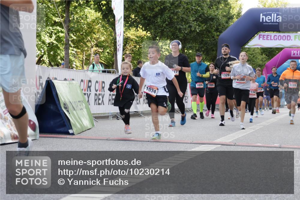06.09.2026 - CURREX Alsterlauf Yannick Fuchs http://msf.ph/oto/10230214 06.09.2026 11:53:18 Ziel 1034, 1096, 1114, 1115, 1317, 1329, 8048 meine-sportfotos.de