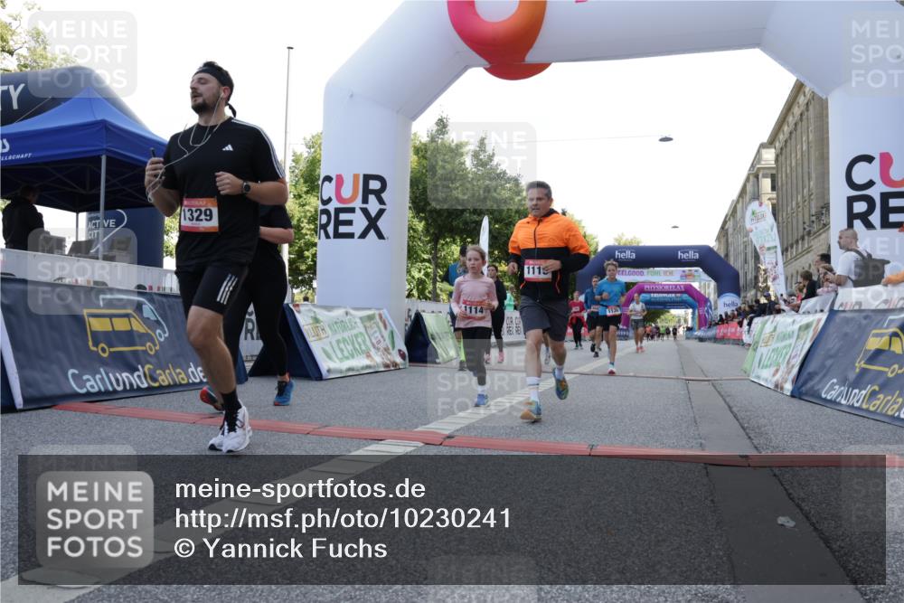 06.09.2026 - CURREX Alsterlauf Yannick Fuchs http://msf.ph/oto/10230241 06.09.2026 11:53:24 Ziel 1026, 1034, 1095, 1096, 1114, 1115, 1130, 1173, 1317, 1329, 1333, 3755, 8046, 8048, 8070 meine-sportfotos.de