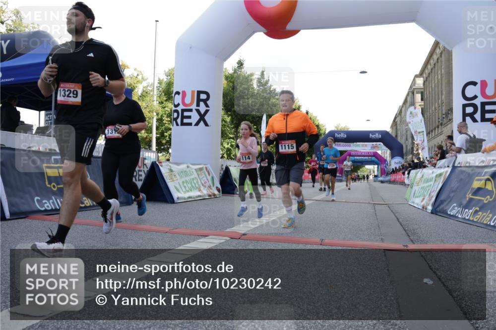 06.09.2026 - CURREX Alsterlauf Yannick Fuchs http://msf.ph/oto/10230242 06.09.2026 11:53:24 Ziel 1026, 1034, 1095, 1096, 1114, 1115, 1130, 1173, 1317, 1329, 1333, 3755, 8046, 8048, 8070 meine-sportfotos.de