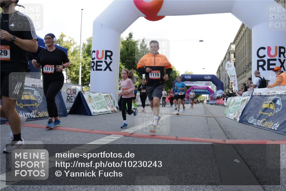 06.09.2026 - CURREX Alsterlauf Yannick Fuchs http://msf.ph/oto/10230243 06.09.2026 11:53:24 Ziel 1026, 1034, 1095, 1096, 1114, 1115, 1130, 1173, 1317, 1329, 1333, 3755, 8046, 8048, 8070 meine-sportfotos.de