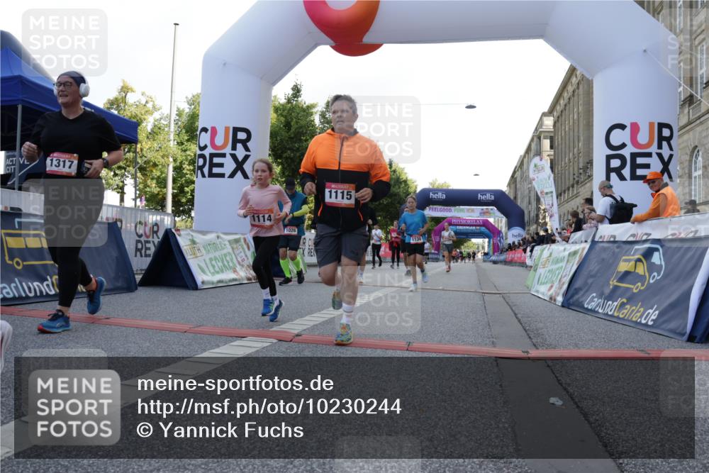06.09.2026 - CURREX Alsterlauf Yannick Fuchs http://msf.ph/oto/10230244 06.09.2026 11:53:24 Ziel 1026, 1034, 1095, 1096, 1114, 1115, 1130, 1173, 1317, 1329, 1333, 3755, 8046, 8048, 8070 meine-sportfotos.de