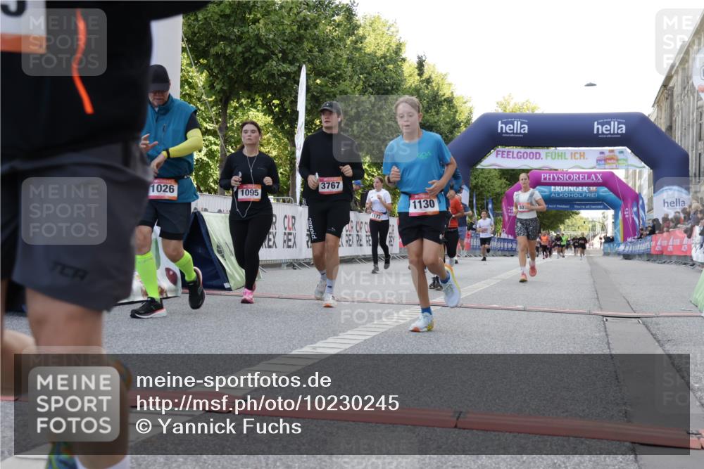 06.09.2026 - CURREX Alsterlauf Yannick Fuchs http://msf.ph/oto/10230245 06.09.2026 11:53:25 Ziel 1026, 1034, 1095, 1096, 1114, 1115, 1130, 1173, 1317, 1329, 1333, 3755, 8046, 8048, 8070 meine-sportfotos.de