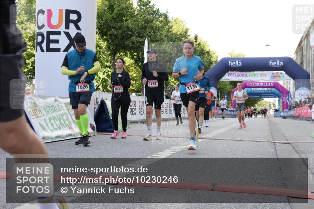 06.09.2026 - CURREX Alsterlauf Yannick Fuchs http://msf.ph/oto/10230246 06.09.2026 11:53:25 Ziel 1026, 1034, 1095, 1096, 1114, 1115, 1130, 1173, 1317, 1329, 1333, 3755, 8046, 8048, 8070 meine-sportfotos.de