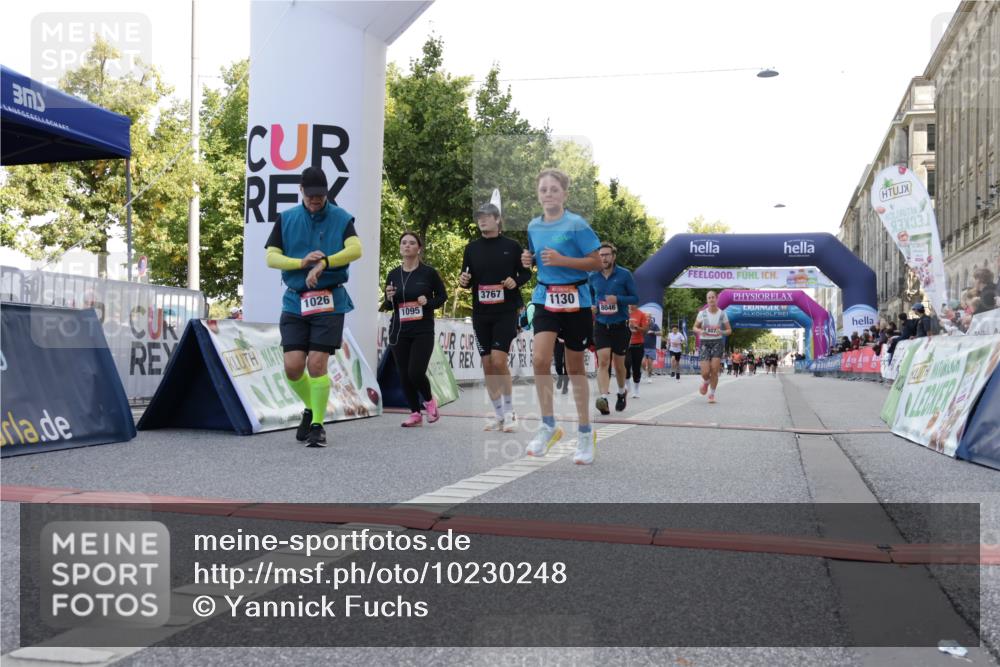 06.09.2026 - CURREX Alsterlauf Yannick Fuchs http://msf.ph/oto/10230248 06.09.2026 11:53:25 Ziel 1026, 1034, 1095, 1096, 1114, 1115, 1130, 1173, 1317, 1329, 1333, 3755, 8046, 8048, 8070 meine-sportfotos.de