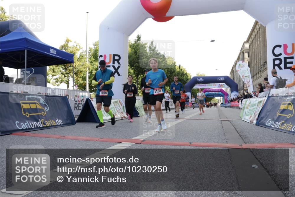 06.09.2026 - CURREX Alsterlauf Yannick Fuchs http://msf.ph/oto/10230250 06.09.2026 11:53:26 Ziel 1026, 1034, 1095, 1096, 1114, 1115, 1130, 1173, 1317, 1329, 1333, 1334, 3755, 8046, 8048, 8070 meine-sportfotos.de