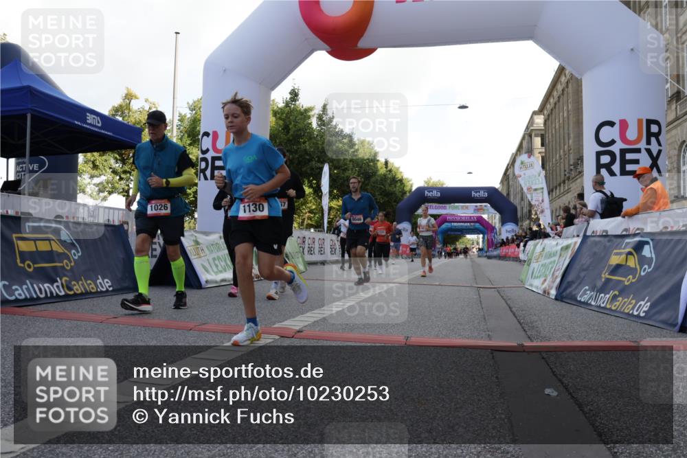 06.09.2026 - CURREX Alsterlauf Yannick Fuchs http://msf.ph/oto/10230253 06.09.2026 11:53:26 Ziel 1026, 1034, 1095, 1096, 1114, 1115, 1130, 1173, 1317, 1329, 1333, 1334, 3755, 8046, 8048, 8070 meine-sportfotos.de