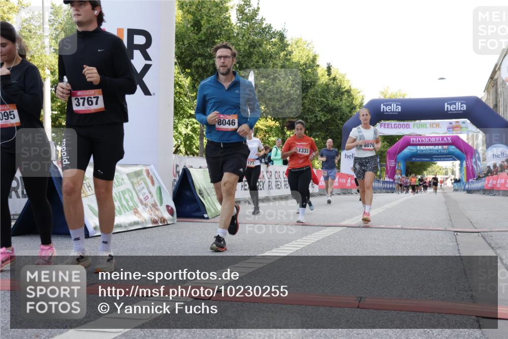 06.09.2026 - CURREX Alsterlauf Yannick Fuchs http://msf.ph/oto/10230255 06.09.2026 11:53:27 Ziel 1026, 1095, 1096, 1114, 1115, 1130, 1173, 1250, 1317, 1329, 1333, 1334, 3755, 8046, 8048, 8070 meine-sportfotos.de