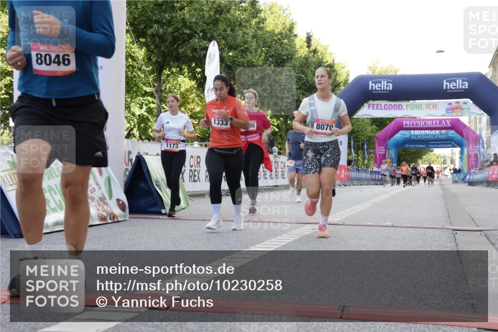 06.09.2026 - CURREX Alsterlauf Yannick Fuchs http://msf.ph/oto/10230258 06.09.2026 11:53:28 Ziel 1026, 1095, 1096, 1114, 1115, 1130, 1173, 1250, 1317, 1329, 1333, 1334, 3755, 8046, 8048, 8070 meine-sportfotos.de