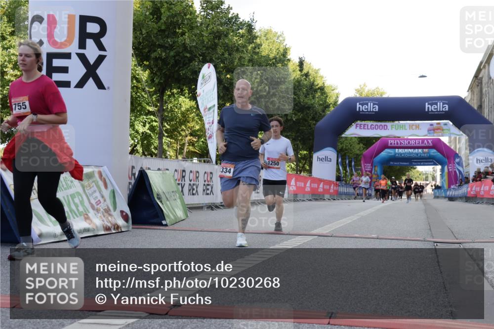 06.09.2026 - CURREX Alsterlauf Yannick Fuchs http://msf.ph/oto/10230268 06.09.2026 11:53:31 Ziel 1026, 1095, 1130, 1173, 1250, 1333, 1334, 3755, 8046, 8070 meine-sportfotos.de
