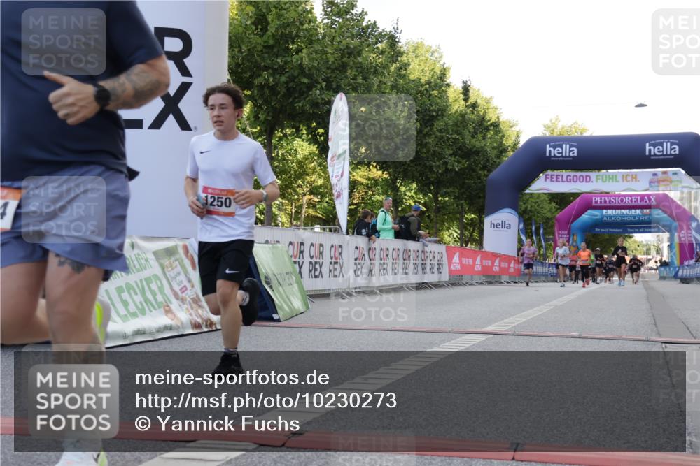 06.09.2026 - CURREX Alsterlauf Yannick Fuchs http://msf.ph/oto/10230273 06.09.2026 11:53:32 Ziel 1095, 1173, 1250, 1333, 1334, 3755, 8046, 8070 meine-sportfotos.de