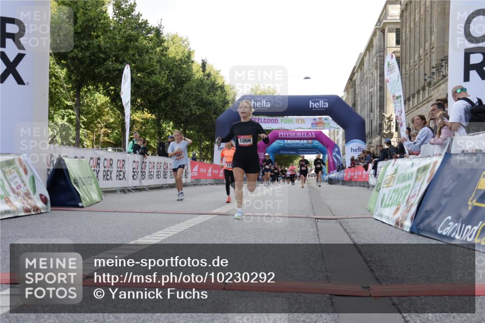 06.09.2026 - CURREX Alsterlauf Yannick Fuchs http://msf.ph/oto/10230292 06.09.2026 11:53:40 Ziel 1066, 1081, 1111, 8261 meine-sportfotos.de