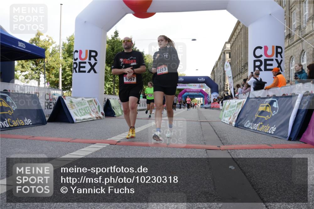 06.09.2026 - CURREX Alsterlauf Yannick Fuchs http://msf.ph/oto/10230318 06.09.2026 11:53:48 Ziel 1037, 1038, 1057, 1066, 1068, 1069, 1081, 1111, 1124, 1213 meine-sportfotos.de