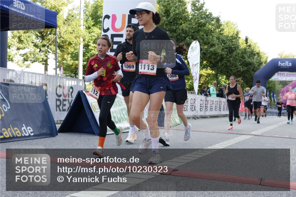 06.09.2026 - CURREX Alsterlauf Yannick Fuchs http://msf.ph/oto/10230323 06.09.2026 11:53:52 Ziel 1037, 1038, 1057, 1068, 1069, 1124, 1213, 1223, 1298, 1305 meine-sportfotos.de