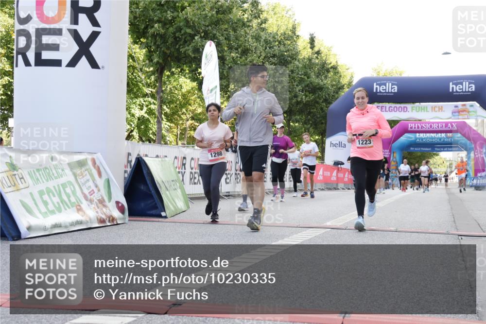 06.09.2026 - CURREX Alsterlauf Yannick Fuchs http://msf.ph/oto/10230335 06.09.2026 11:53:56 Ziel 1006, 1018, 1037, 1038, 1068, 1069, 1124, 1150, 1223, 1291, 1298, 1305, 8139 meine-sportfotos.de