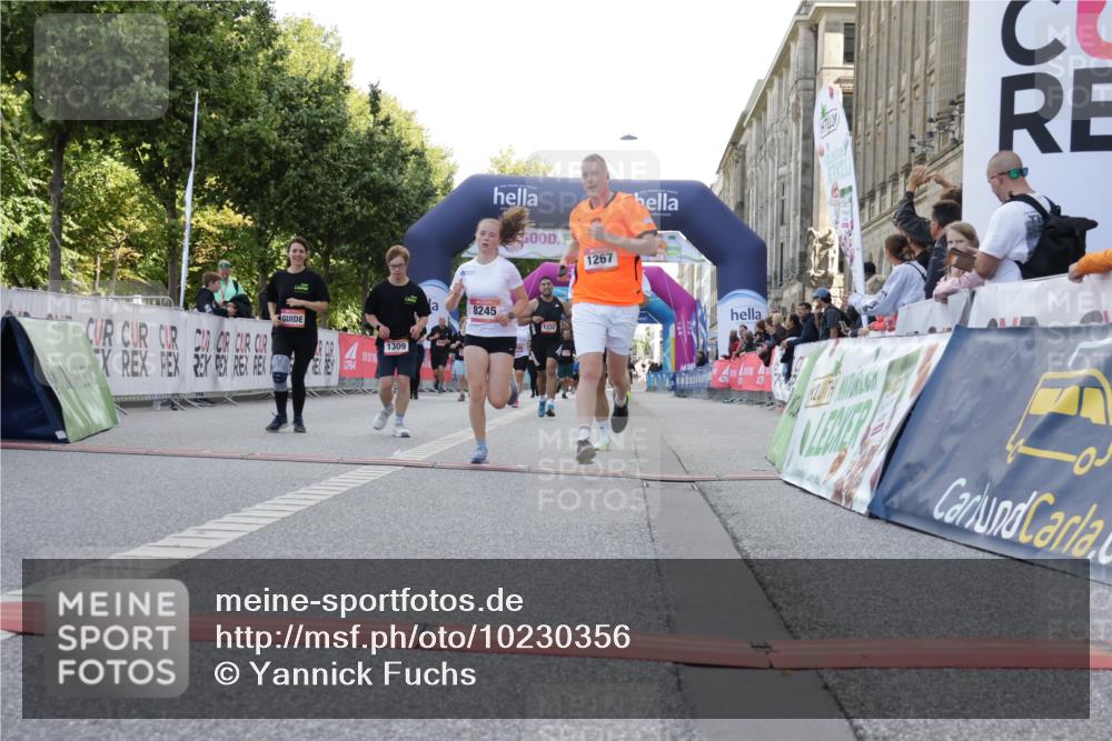 06.09.2026 - CURREX Alsterlauf Yannick Fuchs http://msf.ph/oto/10230356 06.09.2026 11:54:04 Ziel 1006, 1018, 1098, 1150, 1232, 1249, 1267, 1291, 1309, 8139, 8245 meine-sportfotos.de