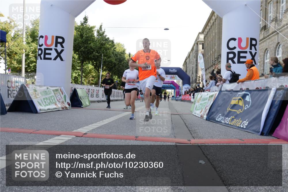06.09.2026 - CURREX Alsterlauf Yannick Fuchs http://msf.ph/oto/10230360 06.09.2026 11:54:05 Ziel 1006, 1018, 1063, 1098, 1150, 1232, 1249, 1267, 1291, 1309, 8139, 8245 meine-sportfotos.de