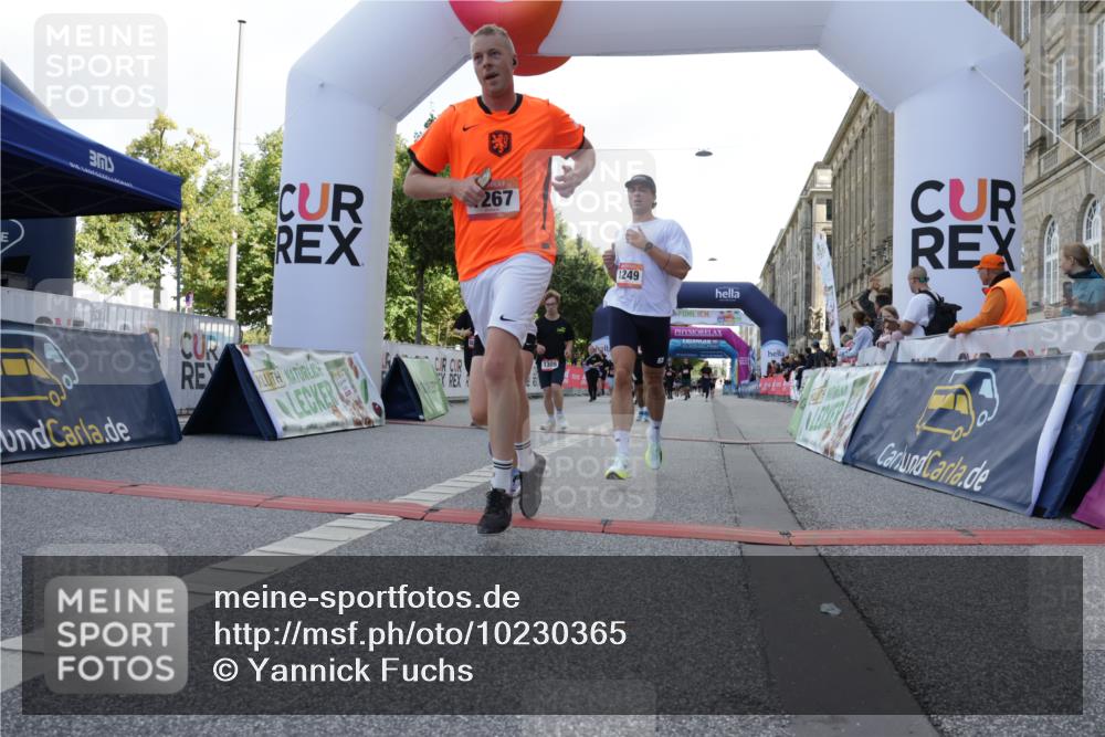 06.09.2026 - CURREX Alsterlauf Yannick Fuchs http://msf.ph/oto/10230365 06.09.2026 11:54:06 Ziel 1018, 1063, 1098, 1150, 1232, 1249, 1267, 1291, 1309, 8139, 8245 meine-sportfotos.de