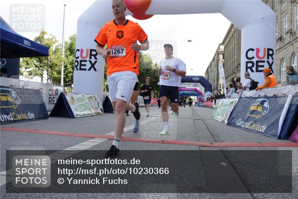 06.09.2026 - CURREX Alsterlauf Yannick Fuchs http://msf.ph/oto/10230366 06.09.2026 11:54:06 Ziel 1018, 1063, 1098, 1150, 1232, 1249, 1267, 1291, 1309, 8139, 8245 meine-sportfotos.de