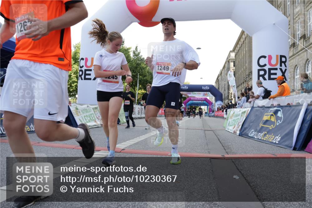 06.09.2026 - CURREX Alsterlauf Yannick Fuchs http://msf.ph/oto/10230367 06.09.2026 11:54:07 Ziel 1018, 1063, 1098, 1150, 1232, 1249, 1267, 1291, 1309, 8139, 8245 meine-sportfotos.de