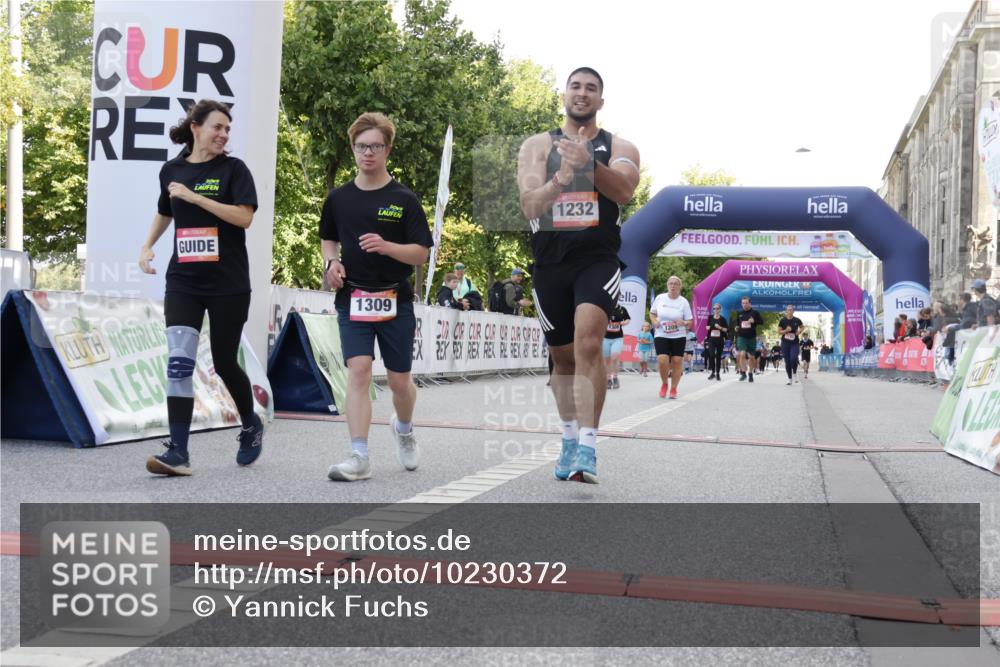 06.09.2026 - CURREX Alsterlauf Yannick Fuchs http://msf.ph/oto/10230372 06.09.2026 11:54:08 Ziel 1018, 1063, 1098, 1150, 1209, 1232, 1249, 1267, 1291, 1309, 8139, 8245 meine-sportfotos.de