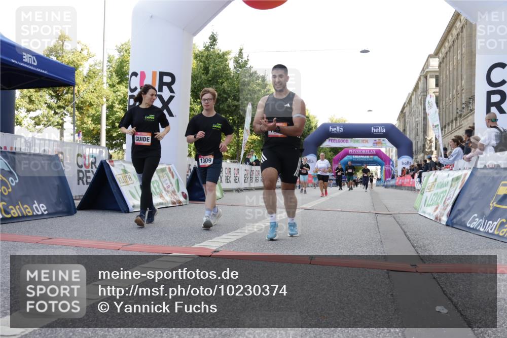 06.09.2026 - CURREX Alsterlauf Yannick Fuchs http://msf.ph/oto/10230374 06.09.2026 11:54:08 Ziel 1018, 1063, 1098, 1150, 1209, 1232, 1249, 1267, 1291, 1309, 8139, 8245 meine-sportfotos.de